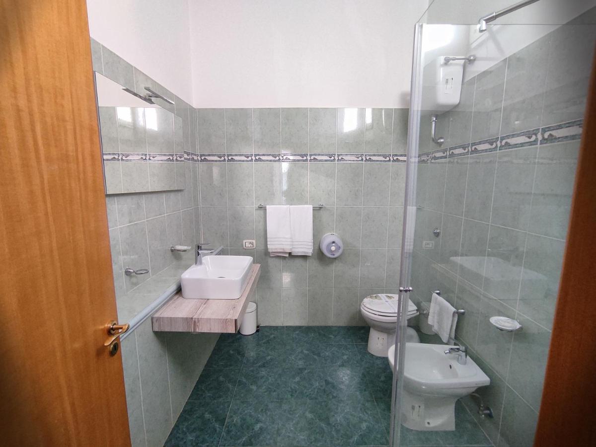Hotel Darsena Pozzuoli Bagian luar foto