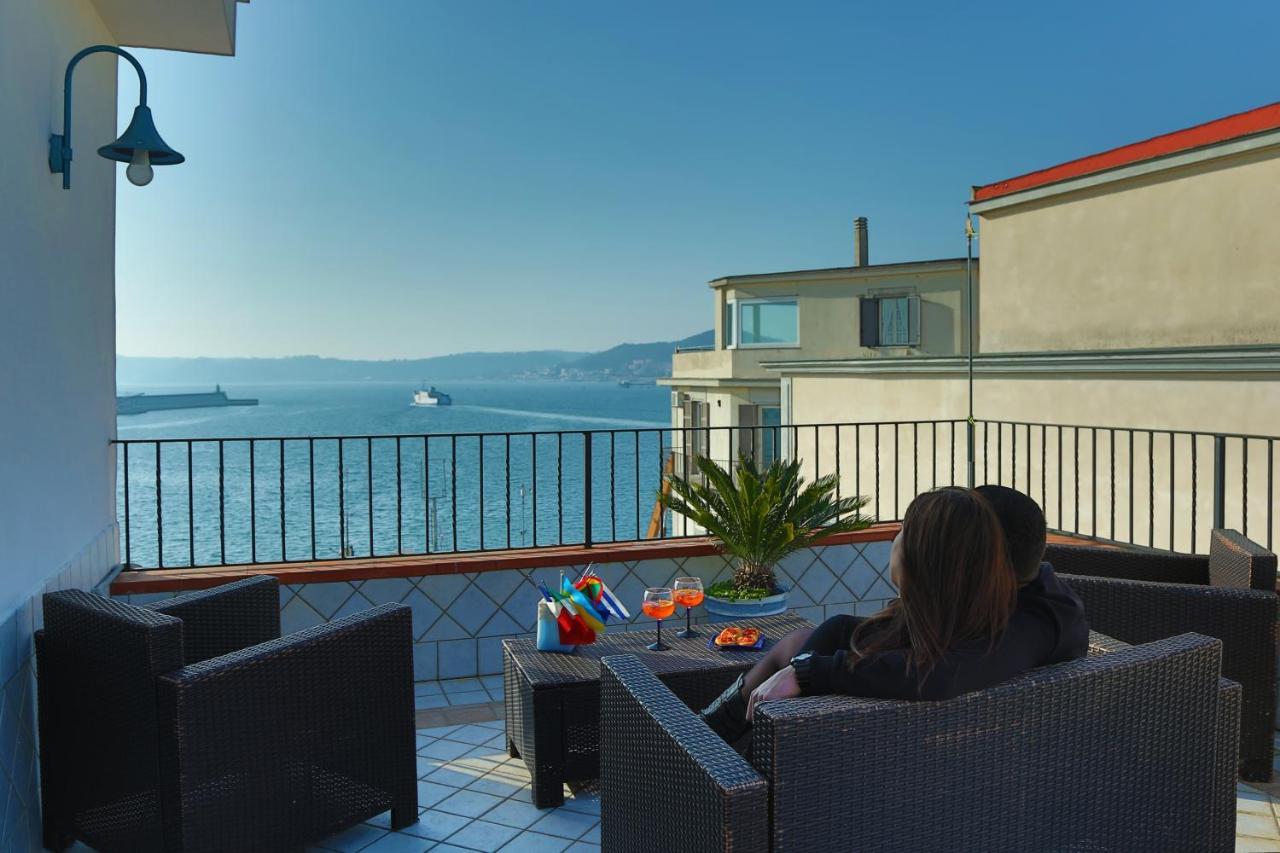 Hotel Darsena Pozzuoli Bagian luar foto