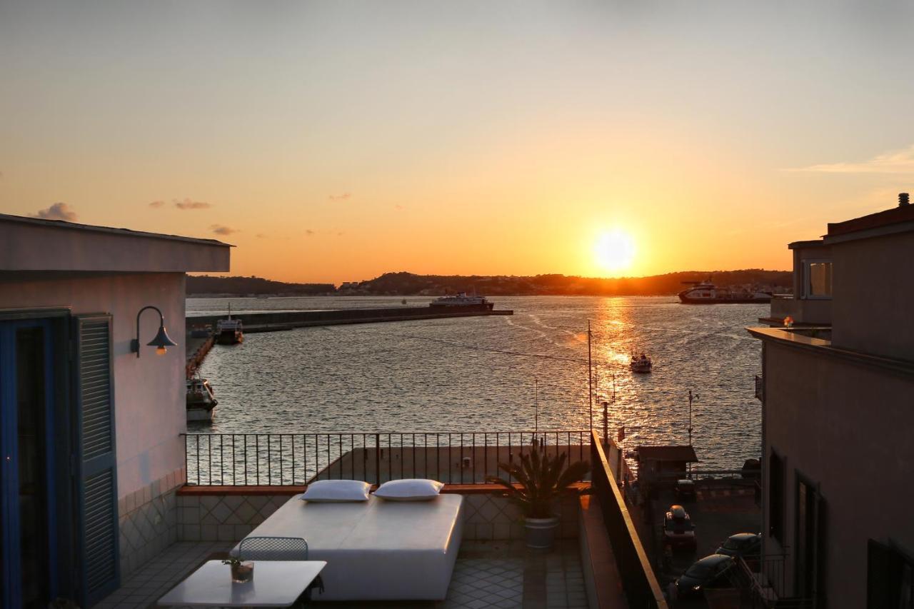Hotel Darsena Pozzuoli Bagian luar foto