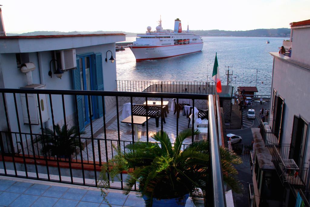 Hotel Darsena Pozzuoli Bagian luar foto