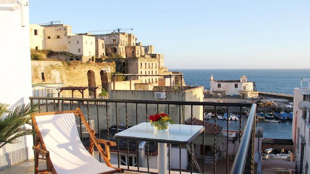 Hotel Darsena Pozzuoli Bagian luar foto