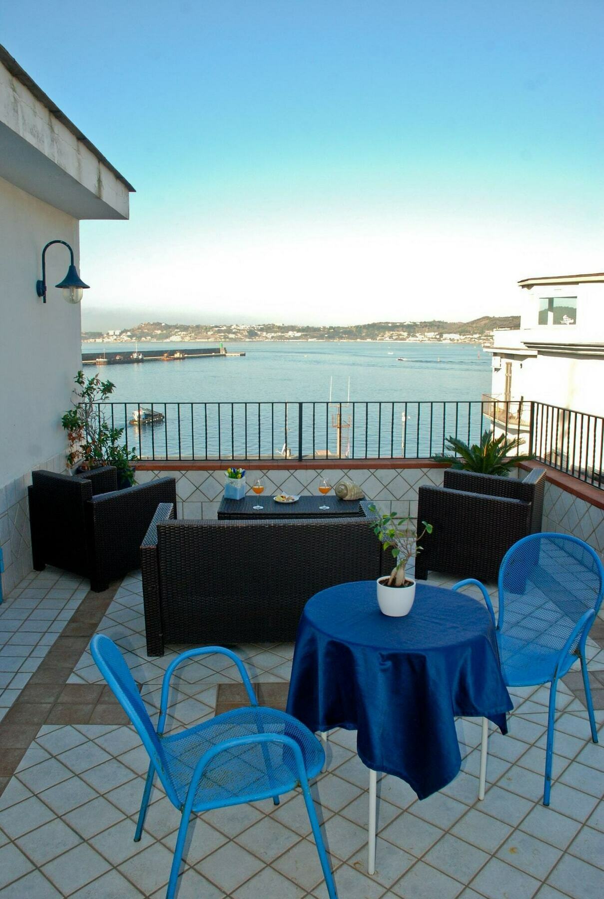 Hotel Darsena Pozzuoli Bagian luar foto